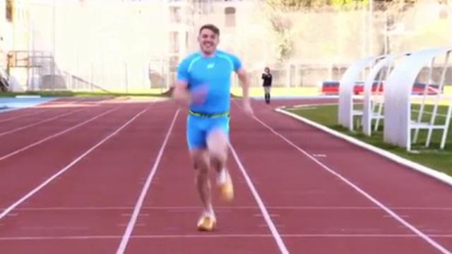 VIDEO. Drew Mitchell se lance un dernier défi avec le record du monde du 100 M... en sabots