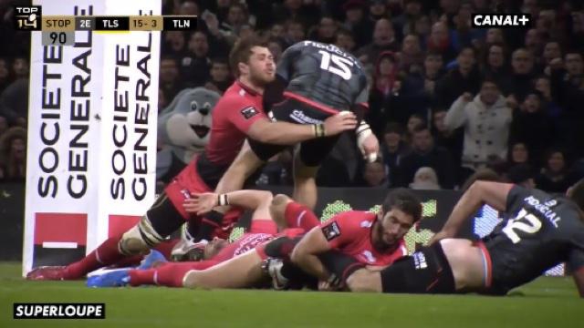 VIDÉO. Stade Toulousain - RCT : Duane Vermeulen s'assomme après un énorme choc avec Maxime Médard