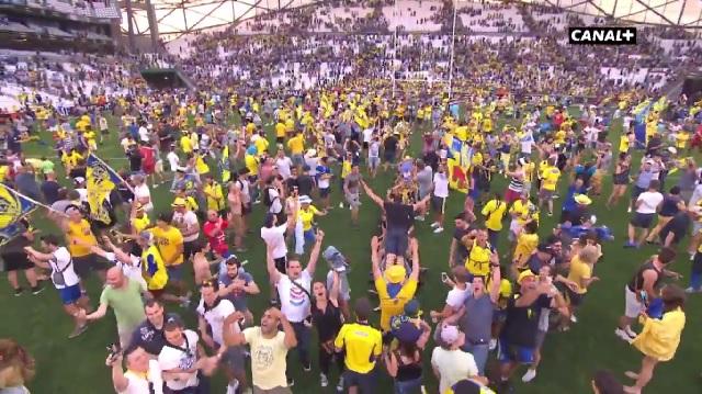 Vidéo. Insolite. Top 14. Demi-finale : Les supporters de Clermont et du Racing envahissent l'Orange Vélodrome