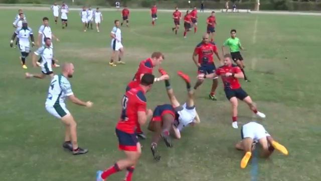 VIDEO. Etats-Unis : Un rugbyman se prend pour un catcheur et plante son vis-à-vis dans le sol avec un énorme tube