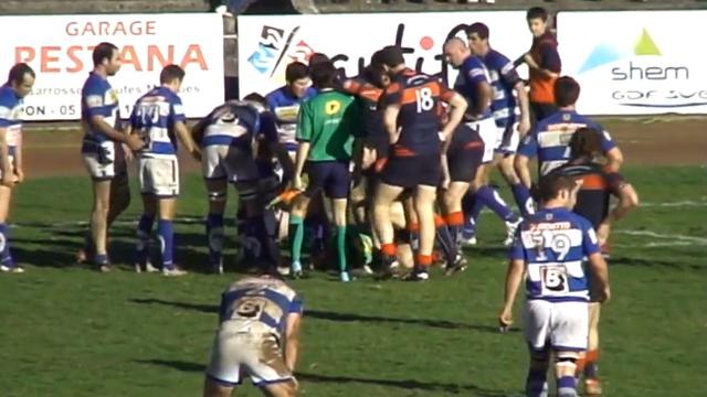 VIDEO. Le joueur du FC Lourdes lourdement sanctionné après la bousculade de l'arbitre