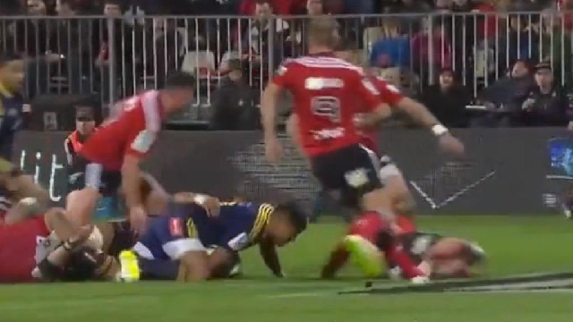 VIDEO. Super Rugby. Malakai Fekitoa amuse la défense des Crusaders...pour rien