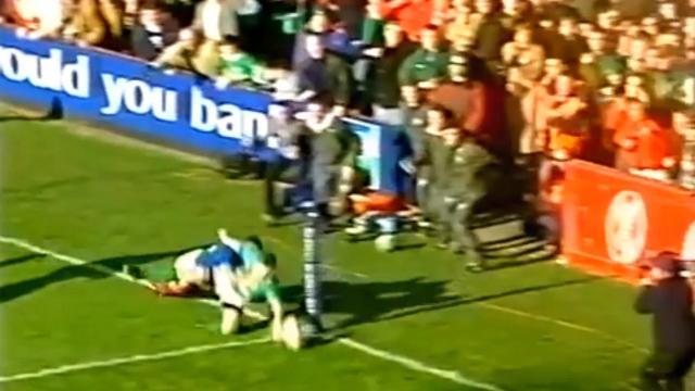 FLASHBACK. 2001. Brian O'Driscoll enrhume la défense du XV de France pour l'essai de la victoire