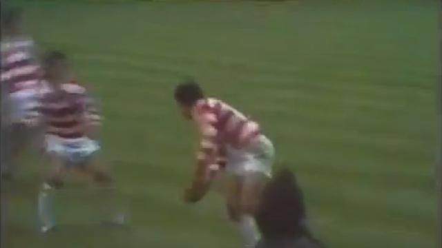 FLASHBACK VIDEO. 1973. La double feinte de passe de Noboyuki Ueyama à Twickenham pour un essai de 65 mètres face à l'Angleterre