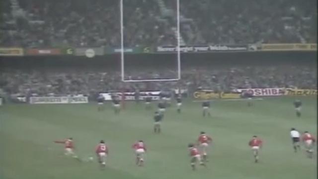 FLASHBACK. 1986. Le Gallois Paul Thorburn passe une pénalité à plus de 60m sans tee