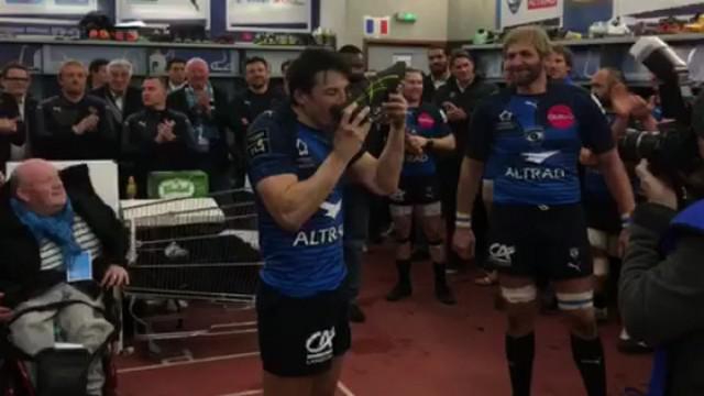 VIDEO. INSOLITE. Top 14. François Trinh-Duc fête son 200e match avec le MHR en buvant dans un crampon