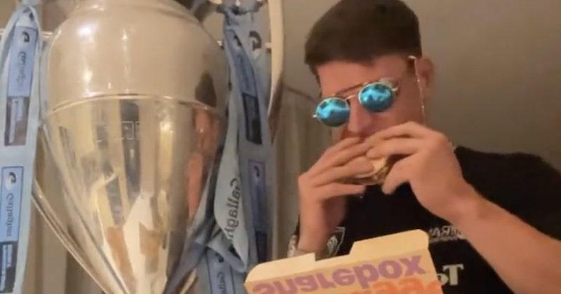 VIDÉO. Queen, Nuggets et lunettes de soleil, Freddie Burns a fêté comme il se doit le titre de champion d'Angleterre