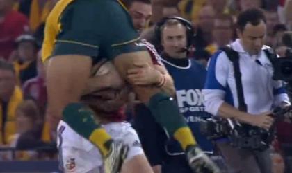 VIDEO. George North emporte Israel Folau comme un sac à patates