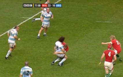 FLASHBACK. 2009. Gethin Jenkins désosse un pauvre Argentin