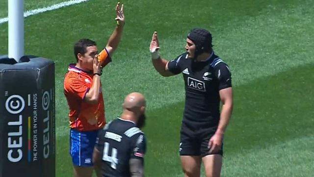 VIDEO. Sevens : Gillies Kaka tente un High-Five avec l'arbitre et prend un vent monumental