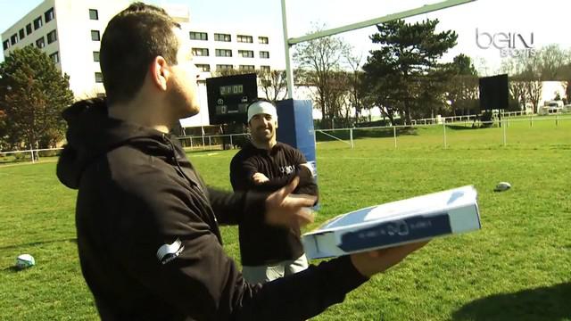 VIDEO. INSOLITE. Quand Julien Candelon propose un défi lancers de pizzas à Guilhem Guirado