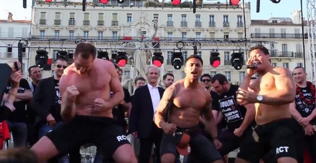 VIDEO. Chris Masoe et les autres All Blacks du RCT font le Haka sur la Rade