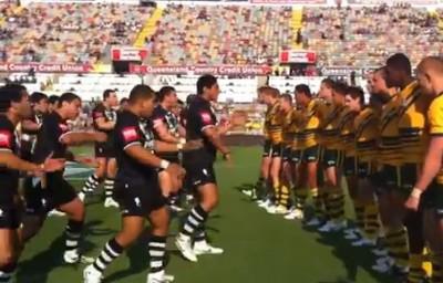 Les Kiwis junior font un Haka impressionnant face aux Australiens en rugby à XIII