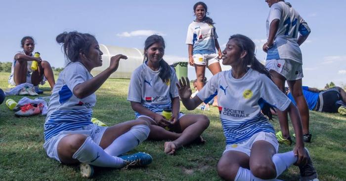 Le temps d'un tournoi, de jeunes rugbywomen indiennes ont découvert Paris et Marcoussis