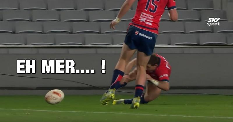 VIDEO. Mitre 10 Cup - Il confond le ballon et son pied pour le raté de l'année