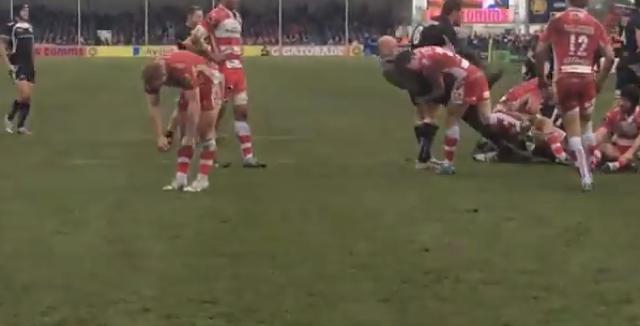 VIDÉO. Insolite. Exeter - Gloucester : Quand Freddie Burns dézingue un streaker