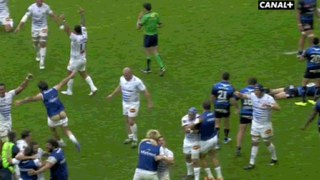 IMAGE INSOLITE. La raie d'honneur de Romain Cabannes après la victoire du CO