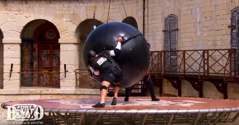 VIDEO. INSOLITE. Yoann Huget domine Big Boo avant d'être terrassé par les cafards de Fort Boyard