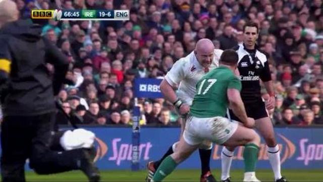 VIDEO. 6 Nations : l'énorme charge tête contre tête de Dan Cole sur Cian Healy