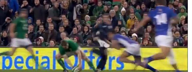 VIDEO. Irlande : La passe entre les jambes magique de Brian O'Driscoll contre les Samoa