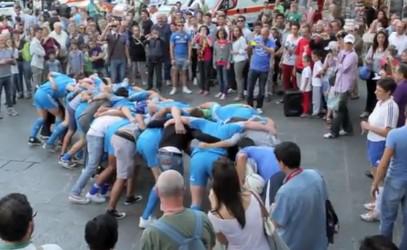 Les internationaux italiens font la promo de leur Test Match face à l'Australie dans la rue !