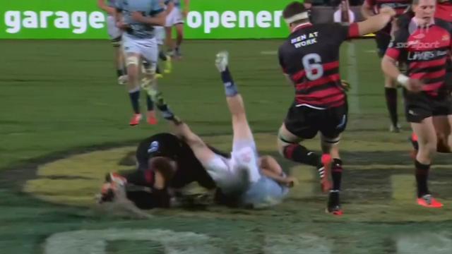 VIDEO. ITM Cup. L'énorme arrêt buffet du talonneur de Canterbury Ben Funnell sur l'ouvreur du Northland Daniel Hawkins