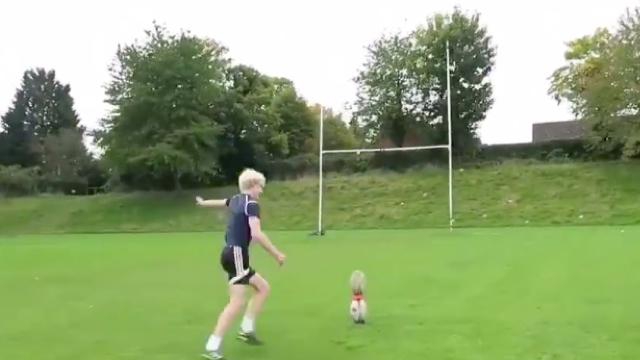 VIDÉO. Jake Evetts, 14 ans, épate Jonny Wilkinson en réalisant des merveilles avec son pied