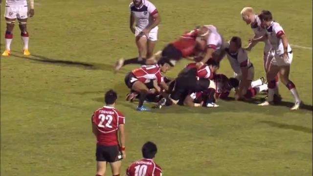 VIDEO. Pacific Nations Cup. Michael Broadhurst pète un câble avec un déblayage de l'extrême sur Scott LaValla