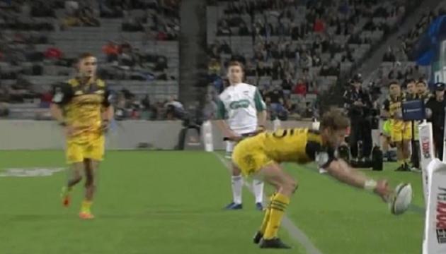 Vidéo. Super 18 : Le petit frère de Beauden Barrett auteur d'un geste incroyable