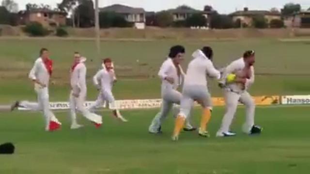 VIDEO. INSOLITE. Jouer au rugby en costume d'Elvis avec un coup dans le nez, ça donne ça 