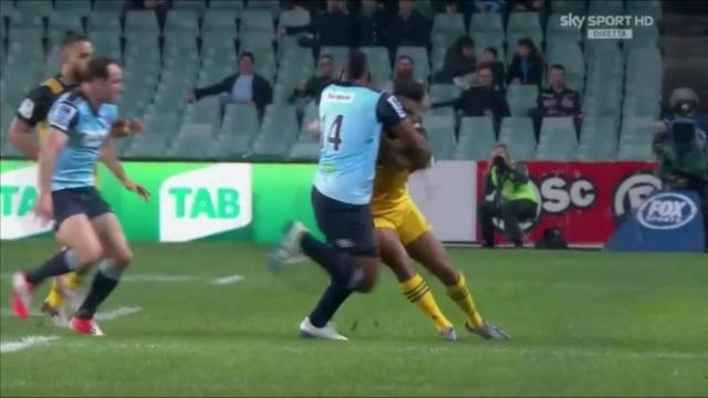 VIDEO. Super Rugby : Julian Savea renverse les 124 kilos de Taqele Naiyaravoro