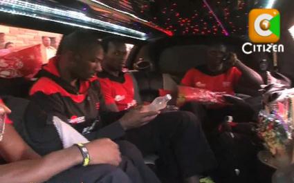 Les joueurs kényans dans une énorme limousine pour fêter les résultats du Seven