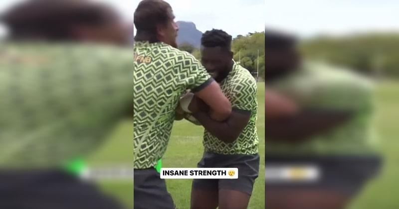 VIDÉO. Impressionnant : Siya Kolisi prouve qu'il est une force de la nature