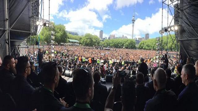 VIDEO. Haka, parade et bain de foule pour les All Blacks accueillis comme des stars à Auckland