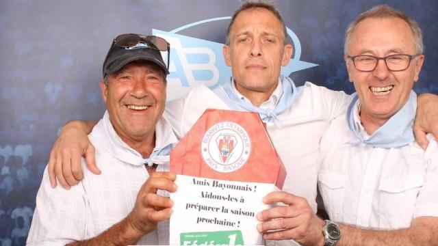 PHOTOS. Pro D2 : Quand les supporters bayonnais se cotisent avec humour pour aider le BO