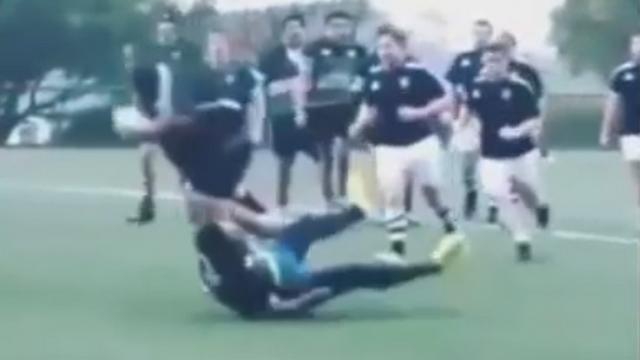 VIDEO. INSOLITE. Un rugbyman géant marche sur son adversaire avec une charge monstrueuse