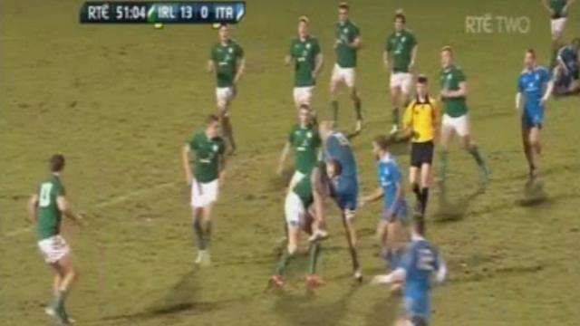 VIDEO. L'énorme plaquage offensif du centre irlandais Peter Robb sur le troisième ligne Marco Lazzaroni