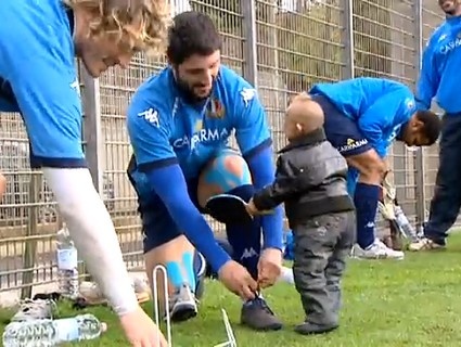 L'homme le plus petit du monde avec l'Italie