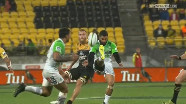 VIDEO. Super Rugby. Lima Sopoaga se joue des Hurricanes avec un coup de pied retourné
