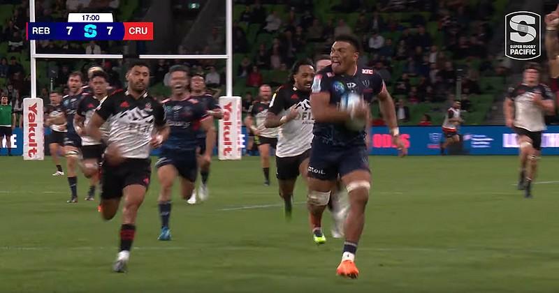 VIDEO. La course incroyable de ce ''BIG Man'' sur 90 mètres pour résister à Richie Mo'unga en Super Rugby