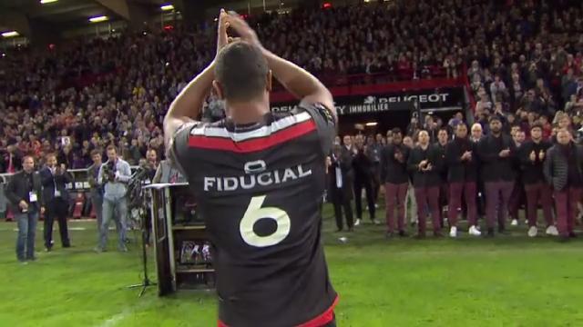 VIDEO. Top 14 - Toulouse vs. Bayonne : La dernière sortie émouvante de Thierry Dusautoir