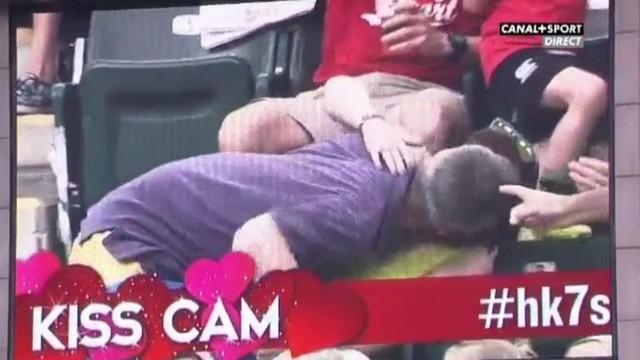 VIDEO. INSOLITE. La Kiss Cam du Hong Kong 7s fait monter la chaleur dans le stade