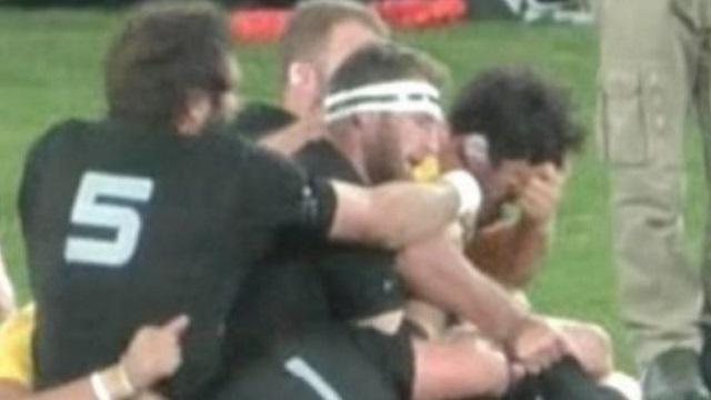 VIDEO. All Blacks : Accusé de fourchette face aux Wallabies, Owen Franks échappe à la citation