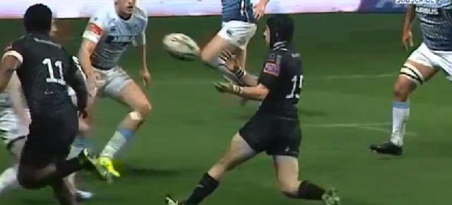 VIDÉO. Ospreys - Cardiff : La passe sur un pas magique de Sam Davies pour l'essai de Aisea Natoga