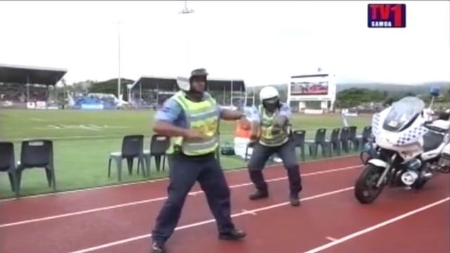 VIDÉO. INSOLITE. La police samoane fait le show pendant le match contre la Géorgie