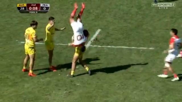 VIDÉO. Dubaï 7s. Julien Candelon subit une énorme prise de catch face à l'Australie