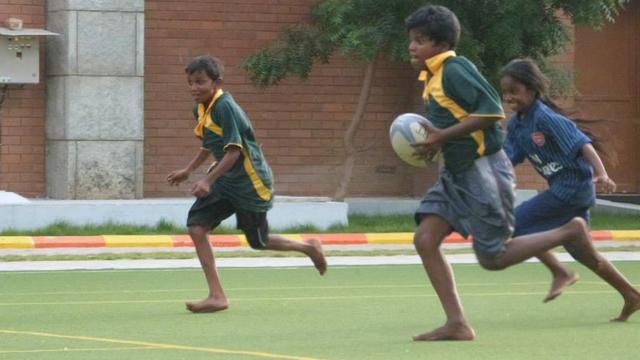 Découvrez la belle initiative du Rugby Slums Club envers les enfants des bidonvilles en Inde