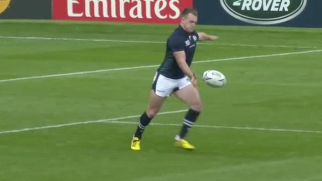 VIDÉO. INSOLITE. Nigel Owens renvoie Stuart Hogg dans ses 22 après une vilaine simulation