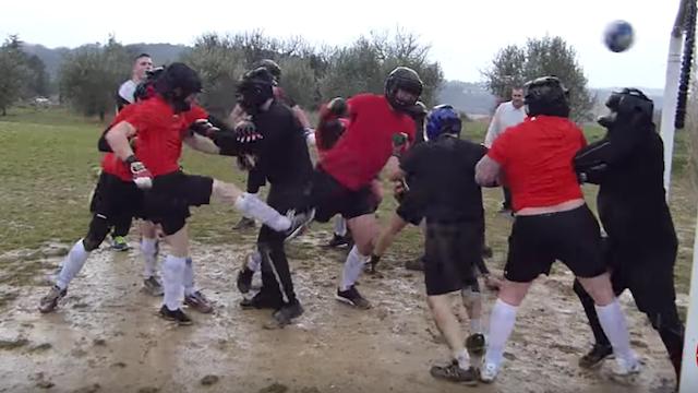 Vidéo. Insolite : Avec des coups de casque et des droites bien senties, la soule fait son retour en Occitanie