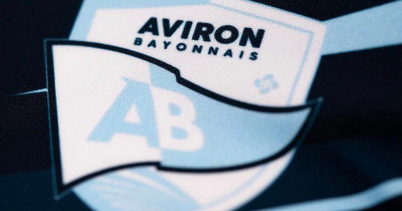 VIDEO. Top 14. L'Aviron Bayonnais dévoile son nouveau maillot domicile pour la saison 2023/2024